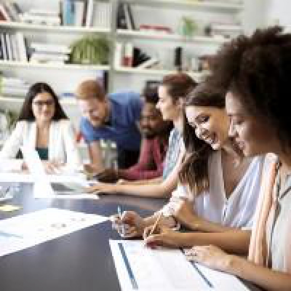 Mais apoio às empresas para promoverem a formação dos empregados